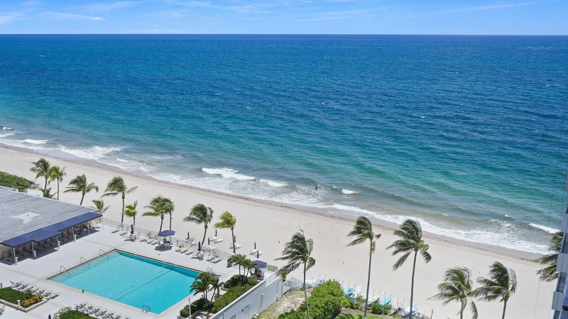 Condo for sale at Plaza South 12k