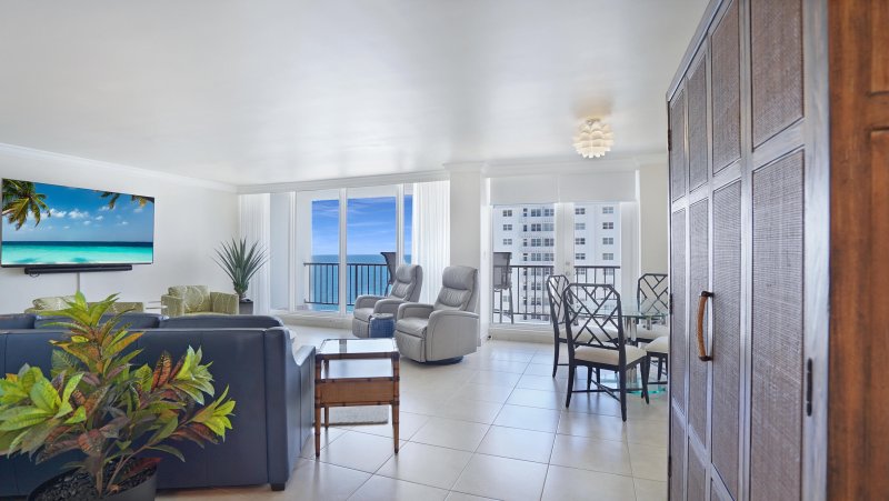 Condo for sale at Plaza South 12k