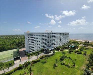 Alquiler de apartamento en Commodore Club South 1206