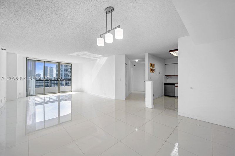 Condo for sale at Mystic Pointe 600 1910
