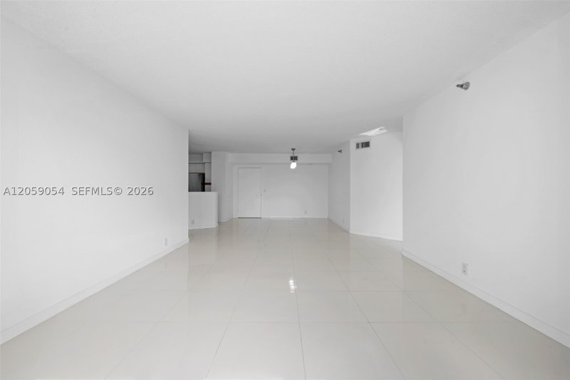 Condo for sale at Mystic Pointe 600 1910