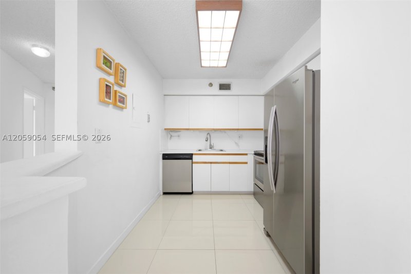 Condo for sale at Mystic Pointe 600 1910