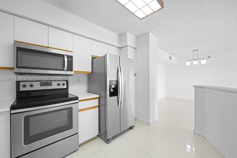 Condo for sale at Mystic Pointe 600 1910