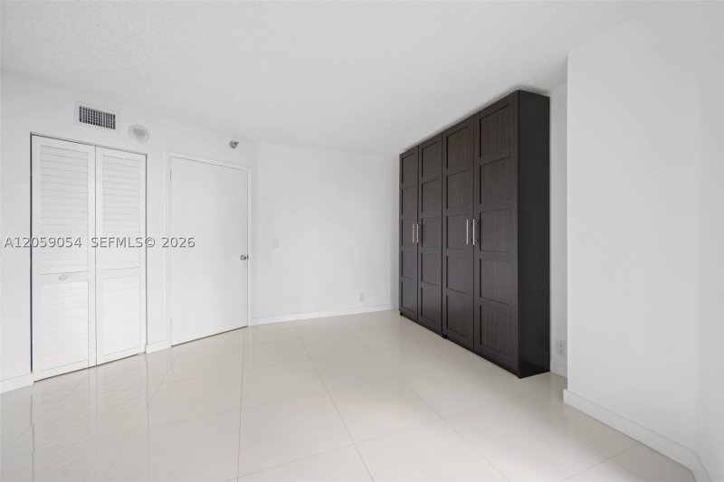 Condo for sale at Mystic Pointe 600 1910