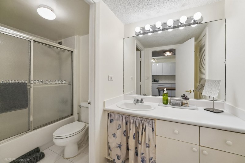 Condo for sale at Roney Palace 522