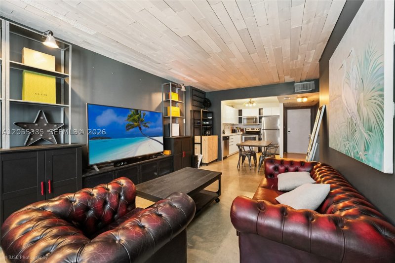 Condo for sale at Roney Palace 522