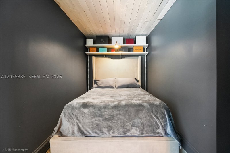 Condo for sale at Roney Palace 522