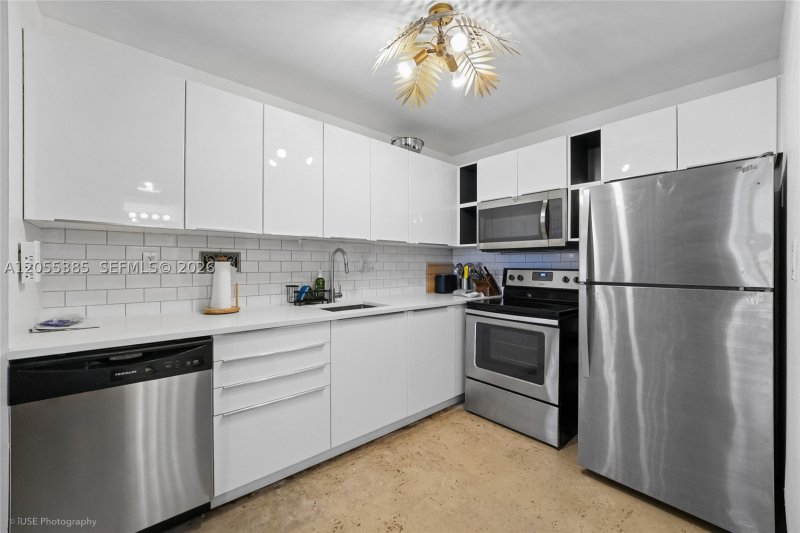 Condo for sale at Roney Palace 522