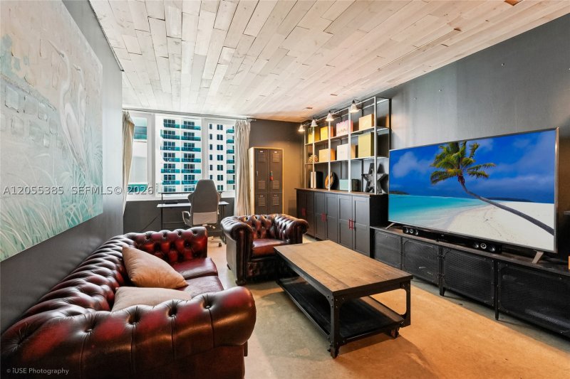 Condo for sale at Roney Palace 522