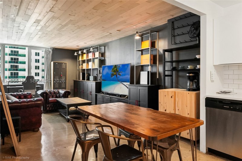 Condo for sale at Roney Palace 522