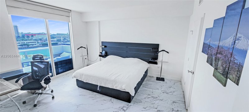 Condo for sale at 360 Condominium East 708