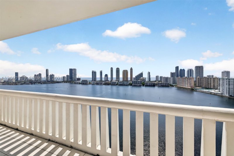 Condo for sale at 3000 Williams Island 2506