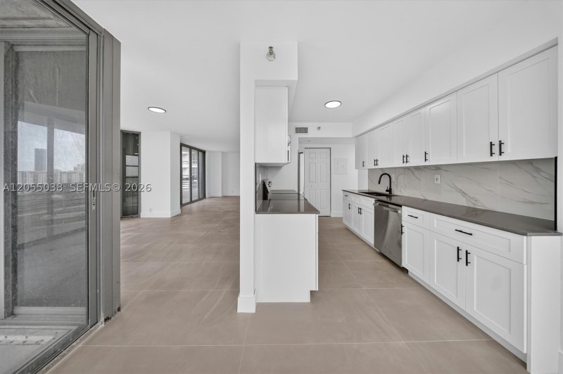 Condo for sale at Mystic Pointe 500 1606