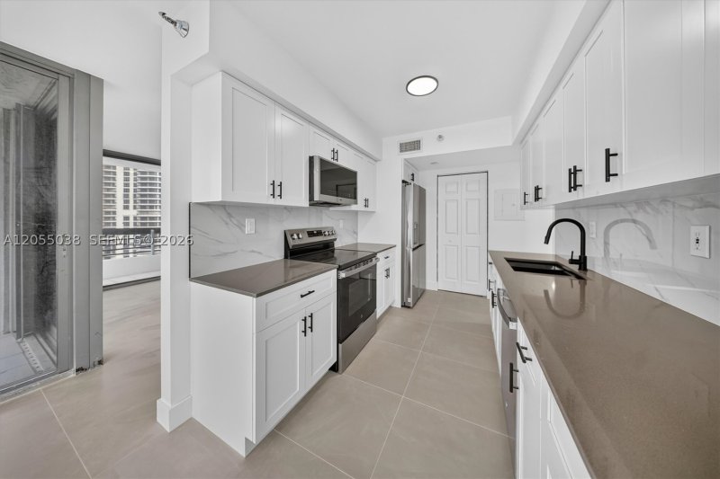 Condo for sale at Mystic Pointe 500 1606