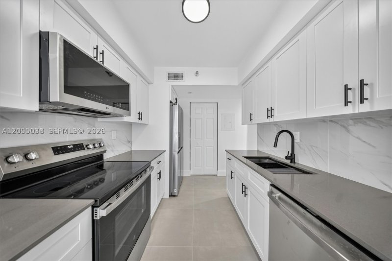 Condo for sale at Mystic Pointe 500 1606