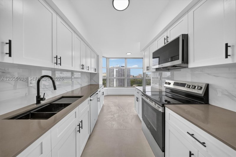Condo for sale at Mystic Pointe 500 1606