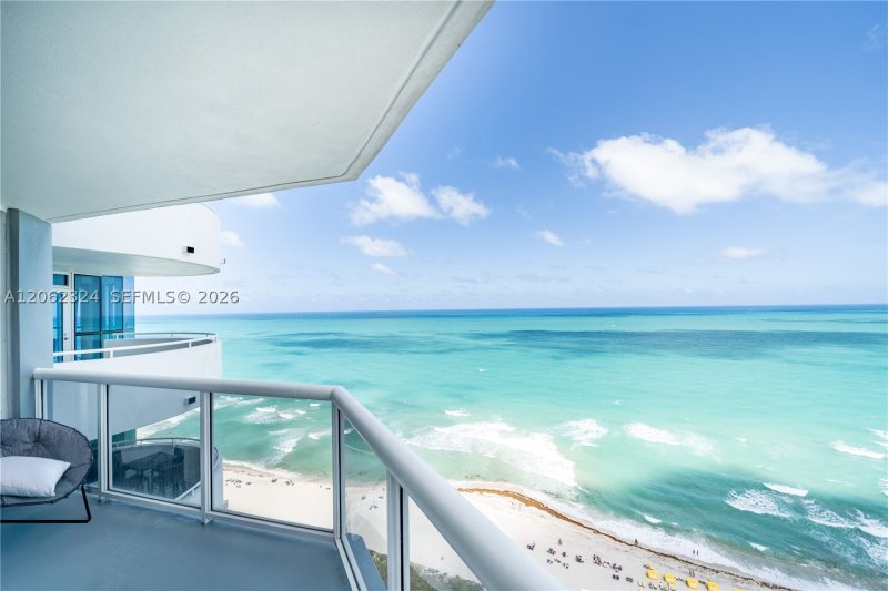 Apartment for rent at La Gorce Palace 2802