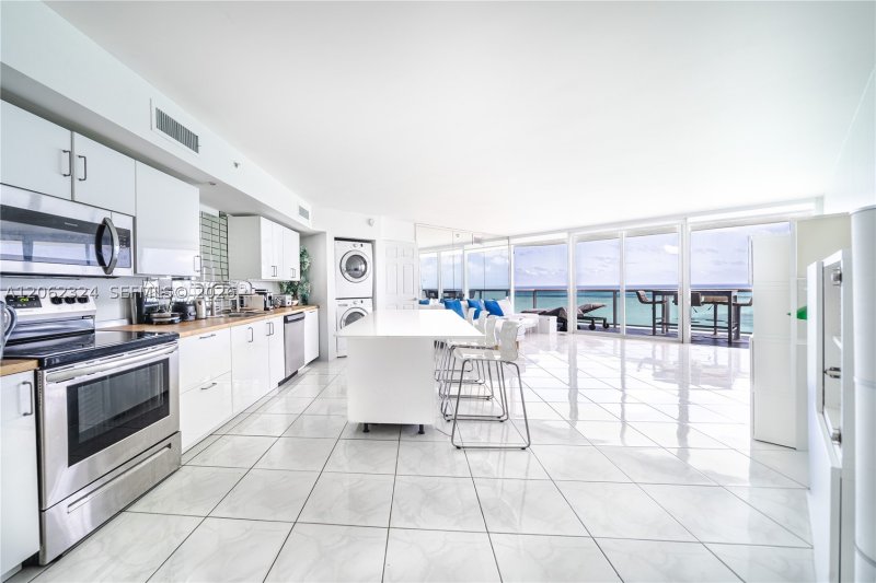 Apartment for rent at La Gorce Palace 2802