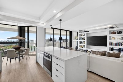Comprar apartamento no 2000 Williams Island 3010