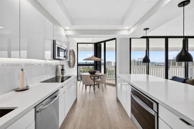 Comprar apartamento no 2000 Williams Island 3010