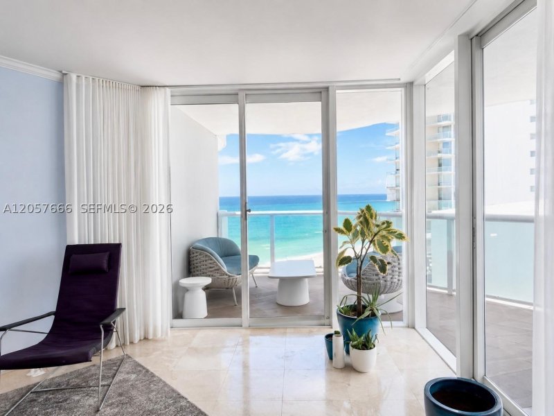 Condo for sale at La Gorce Palace 1504