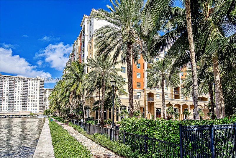 Alquiler de apartamento en Porto Bellagio 1309