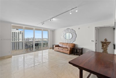 Comprar apartamento no Ocean Three 2103