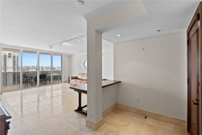 Comprar apartamento no Ocean Three 2103