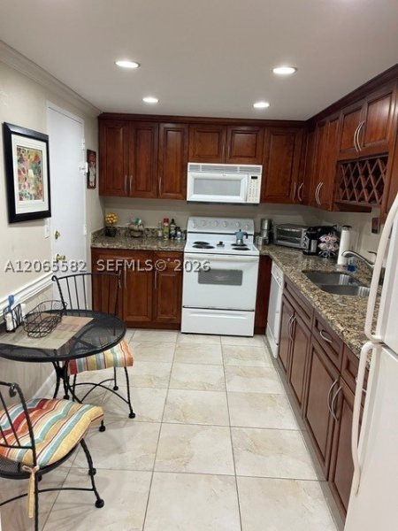 Apartment for rent at Carriage Club South 9E