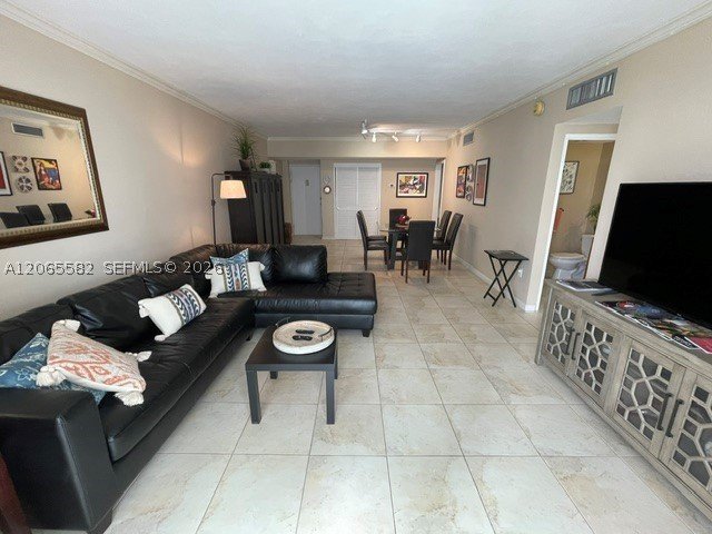 Apartment for rent at Carriage Club South 9E