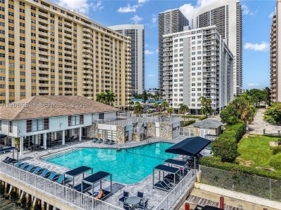 Comprar apartamento en Plaza Towers South 1505