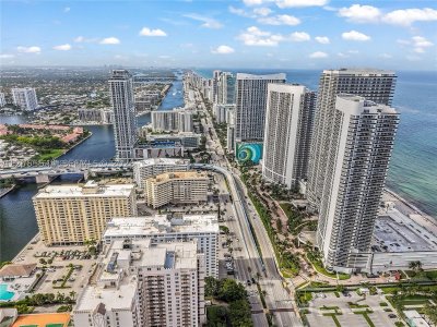 Comprar apartamento en Plaza Towers South 1505