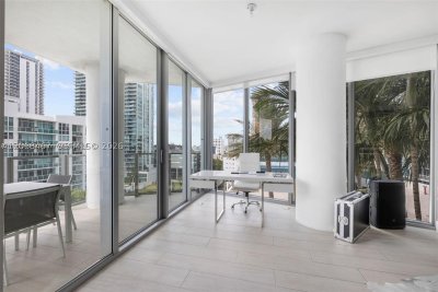Comprar apartamento no Biscayne Beach 809