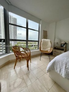 Comprar apartamento en Mystic Pointe 300 1010
