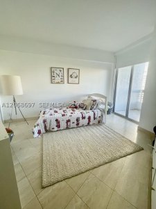 Comprar apartamento en Mystic Pointe 300 1010