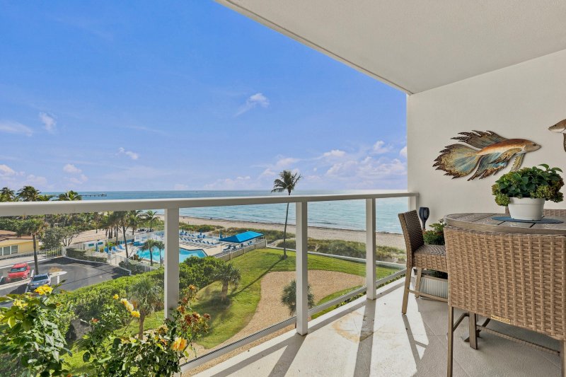 Condo for sale at Playa Del Mar 4B