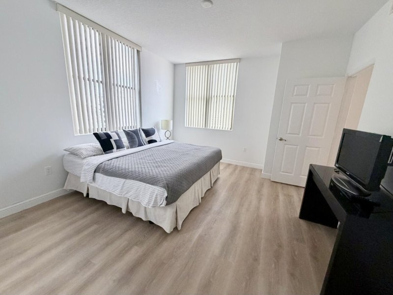 Apartment for rent at Puerta De Palmas 1015