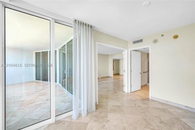 Comprar apartamento no Ocean Three 2906