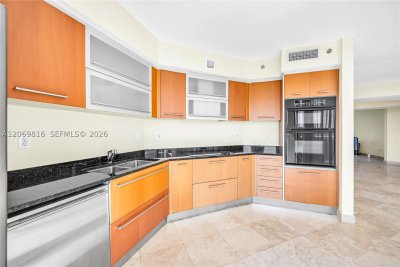 Comprar apartamento no Ocean Three 2906