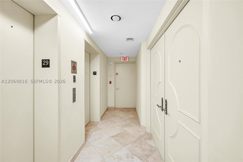 Comprar apartamento no Ocean Three 2906