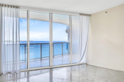 Comprar apartamento no Ocean Three 2906