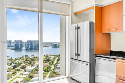 Comprar apartamento no Ocean Three 2906