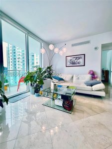 Comprar apartamento no The Plaza Tower I 1807