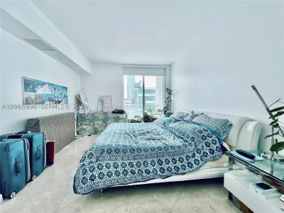 Comprar apartamento no The Plaza Tower I 1807