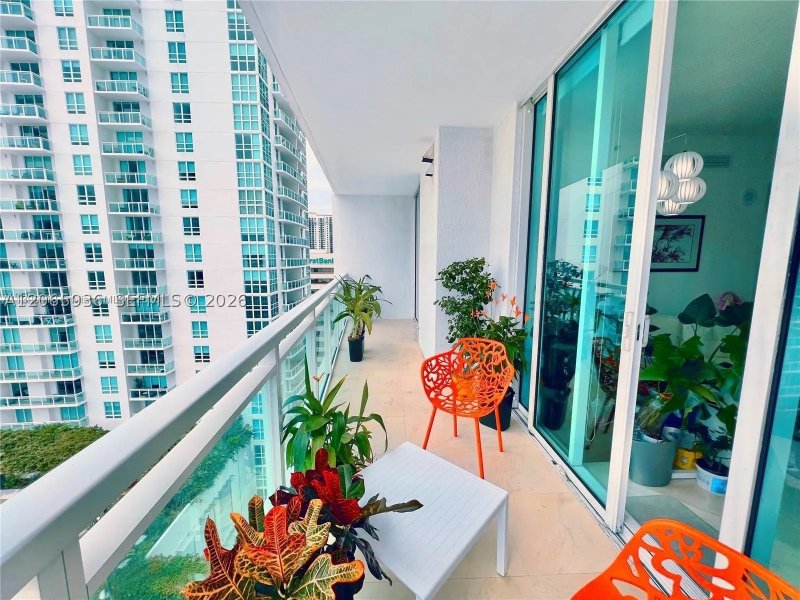Comprar apartamento no The Plaza Tower I 1807