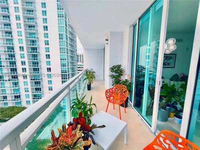 Comprar apartamento no The Plaza Tower I 1807