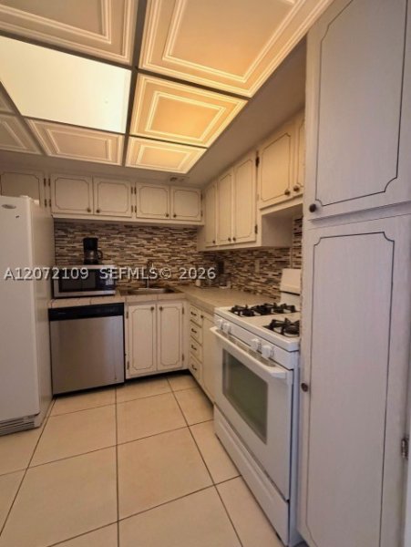 Condo for sale at Parker Tower 309