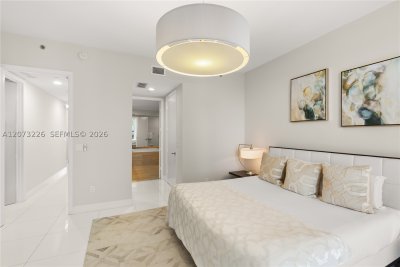 Aluguel de apartamento no Trump Tower Three 1702