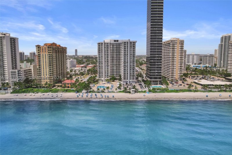 Condo for sale at Parker Plaza Estates 512