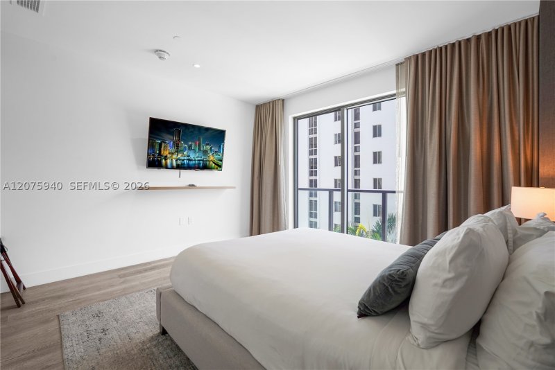 Condo for sale at Smart Brickell III 404